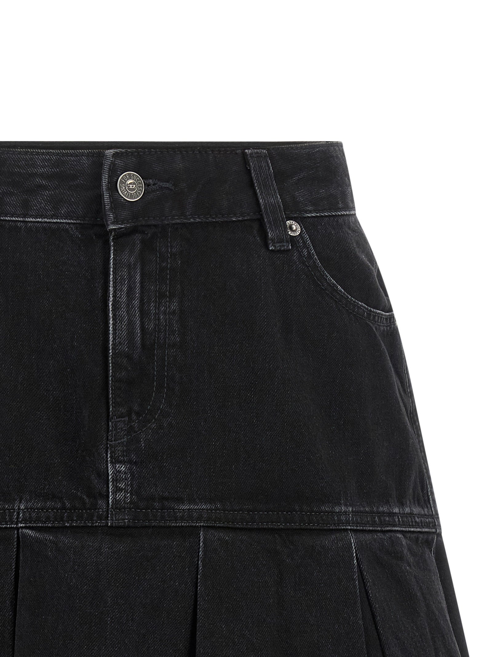 Jupe longue en coton bleu de la marque Diesel, tendance et confortable, visible avec une coupe fluide.