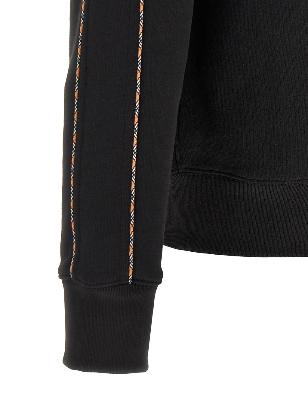 Sweat-shirt en coton noir de Burberry, style décontracté avec logo emblématique, porté par un mannequin.