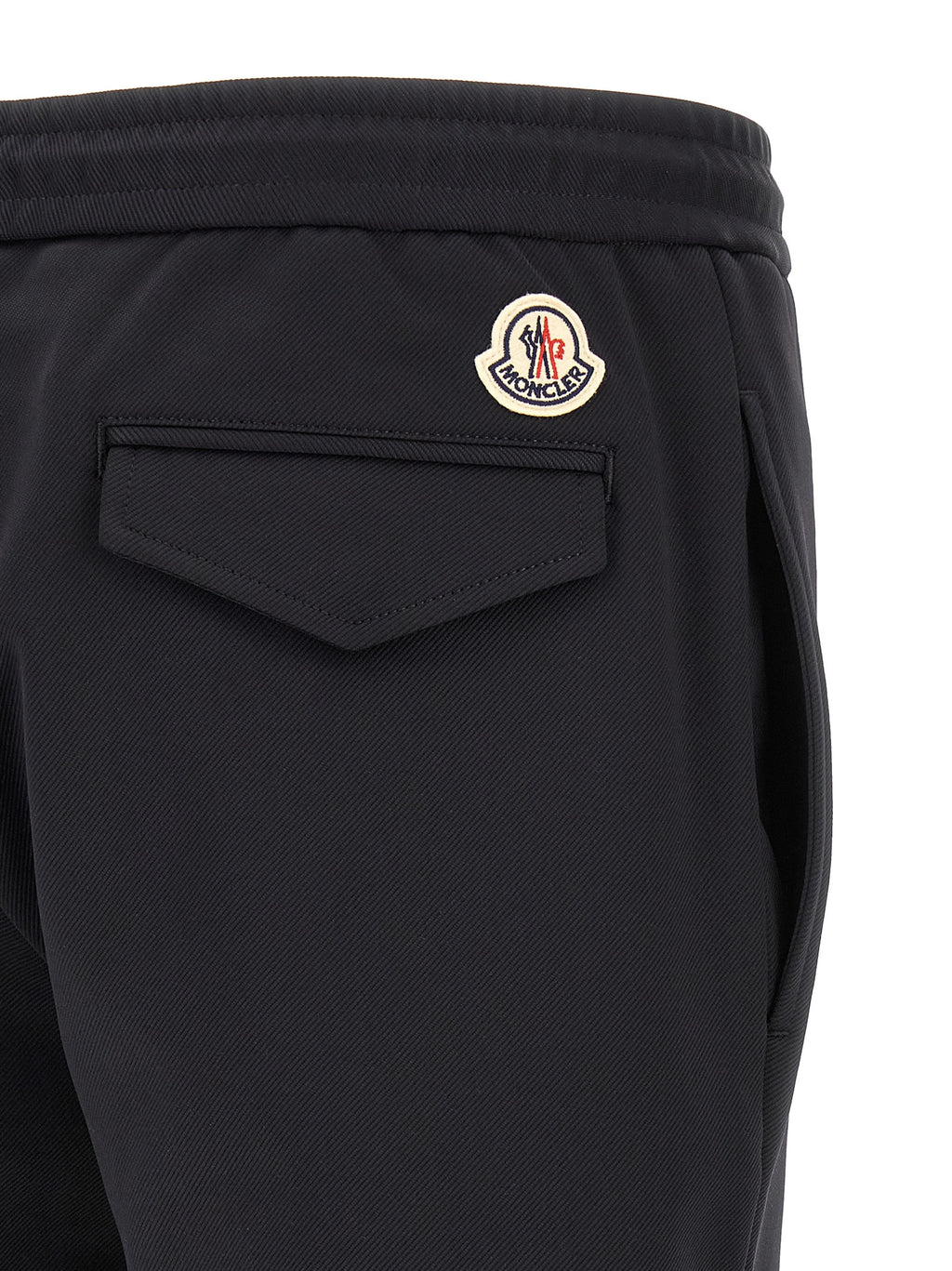 Pantalons de sport Moncler en polyamide noir, joggers décontractés avec ceinture élastique et poches latérales.