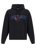Sweat-shirt en coton noir de Dsquared², style décontracté avec logo imprimé, porté par un modèle.