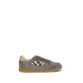 Baskets basses en cuir gris Burberry Bos Taurus pour homme, détail de la semelle et de la finition élégante.
