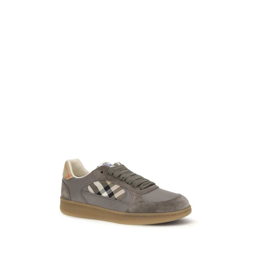 Chaussures basses en cuir gris Bos Taurus de Burberry, sneakers en cuir pour homme, style décontracté et élégant.