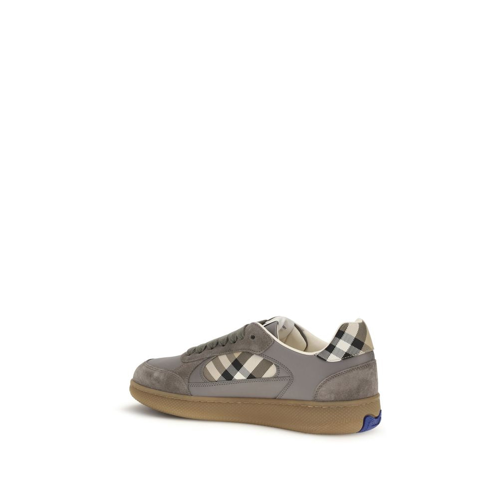 Chaussures basses en cuir gris Burberry Bos Taurus pour homme, baskets élégantes en daim avec logo signature.