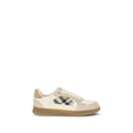 Sneakers beige en cuir de veau de la marque Burberry, modèle Bos Taurus, avec détails élégants et semelle blanche.