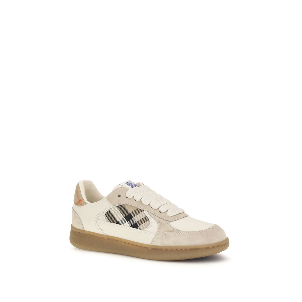 Sneakers beige en cuir de veau Bos Taurus de Burberry, design élégant et moderne avec semelle blanche.