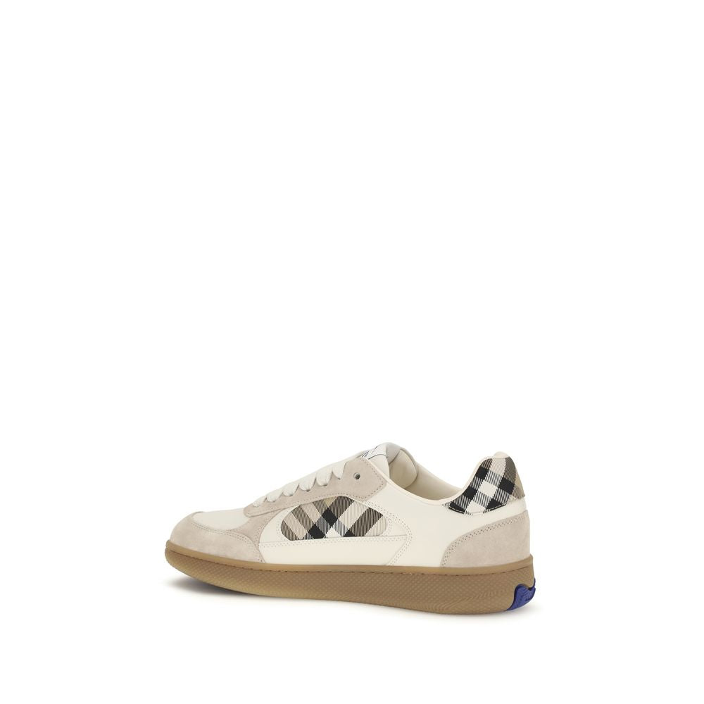Chaussures basses en cuir de veau beige Burberry Bos Taurus, sneakers ovales confortables et élégants pour hommes.