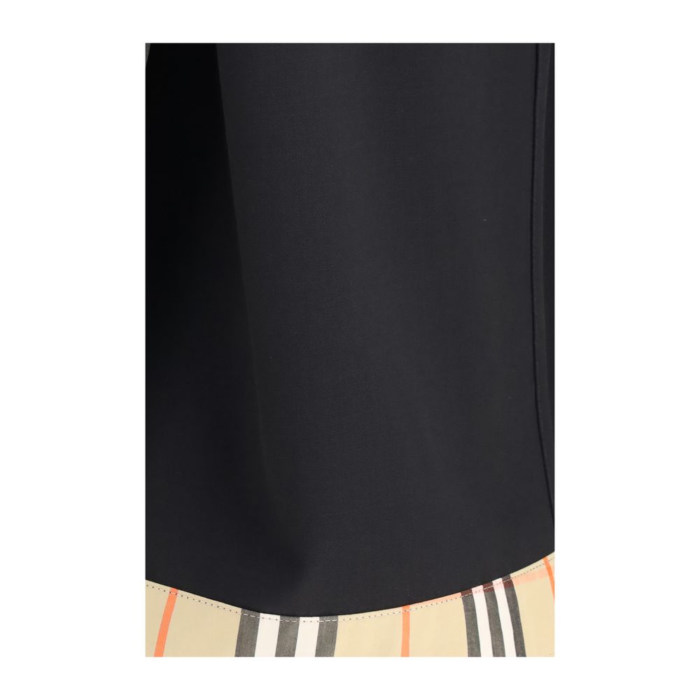 jupe midi en laine noire Burberry Oves Aries avec ceinture et détails élégants, portée sur un mannequin.