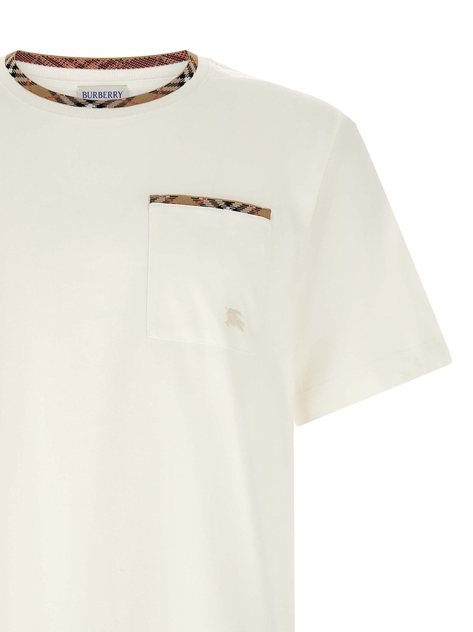 T-shirt blanc en coton de la marque Burberry, coupe classique avec logo discret visible sur le devant.
