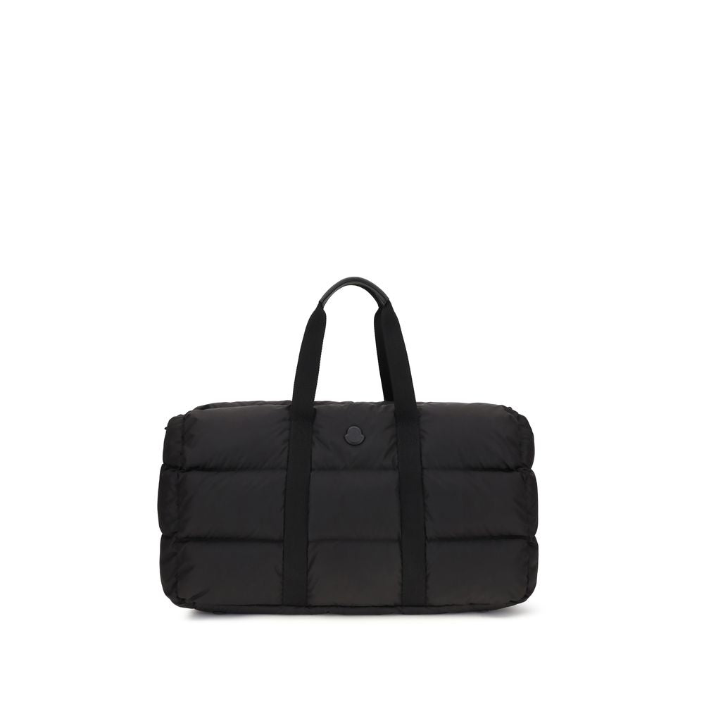Valise Moncler en polyester noir pour voyager, avec poignées et roulettes, adaptée aux déplacements et à la bagagerie.