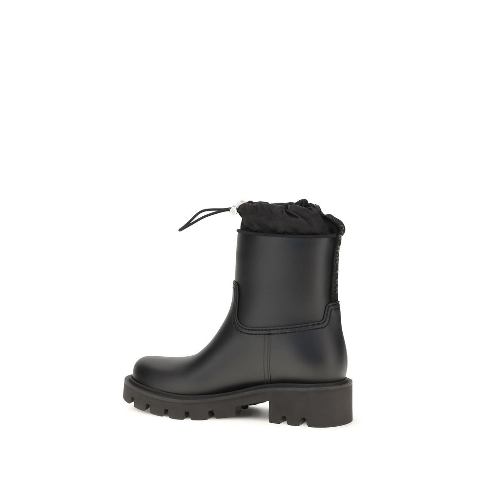 Bottes de pluie en PVC noires Moncler, imperméables et robustes, adaptées pour la pluie et les conditions humides.
