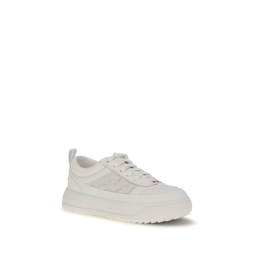 Chaussures de sport Moncler en polyamide blanc, baskets athlétiques légères et modernes, vue de face.