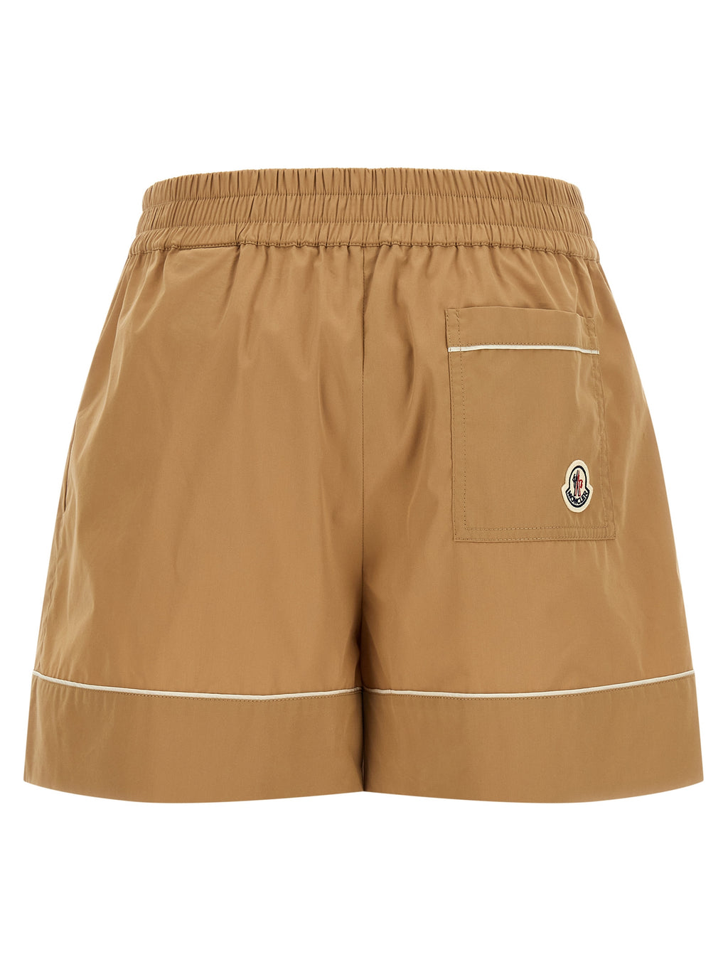 Shorts bermuda en nylon beige Moncler, style décontracté, avec ceinture et poches visibles, parfaits pour l'été.