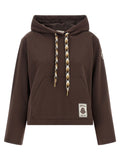 Sweatshirt en coton marron de la marque Moncler, coupe décontractée et logo visible sur la poitrine, vêtement confortable et stylé.