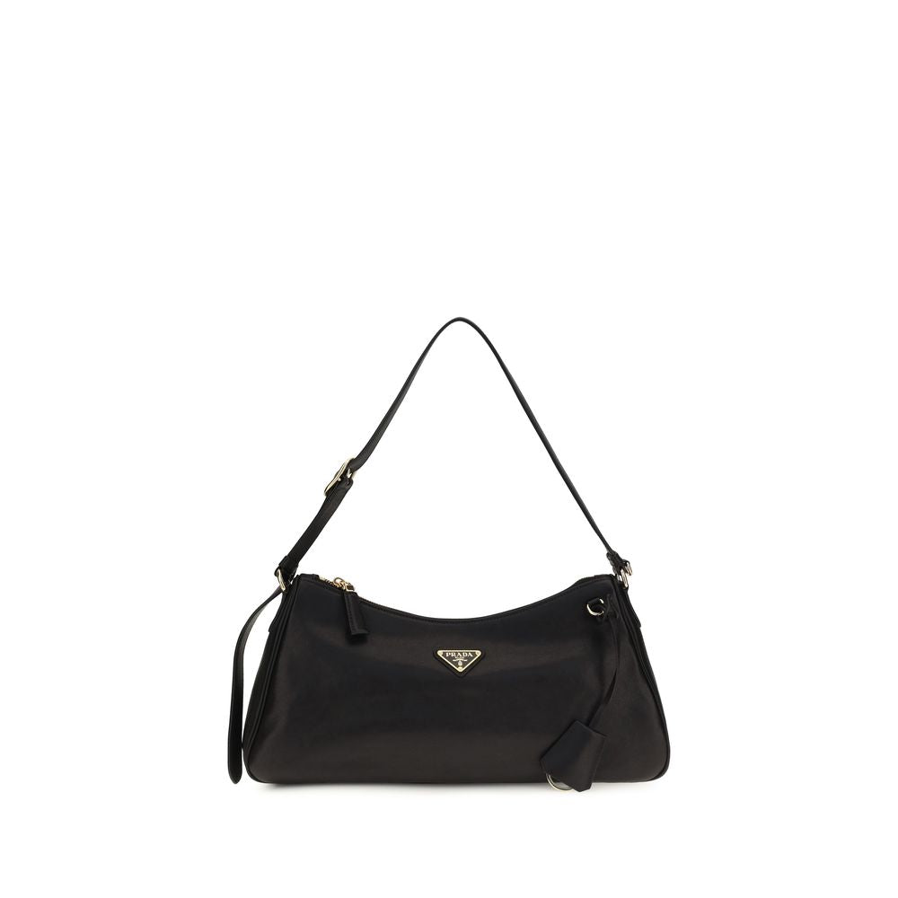 Sac à épaule Prada en cuir d'agneau noir, élégant et sophistiqué, avec détails de finition raffinés.