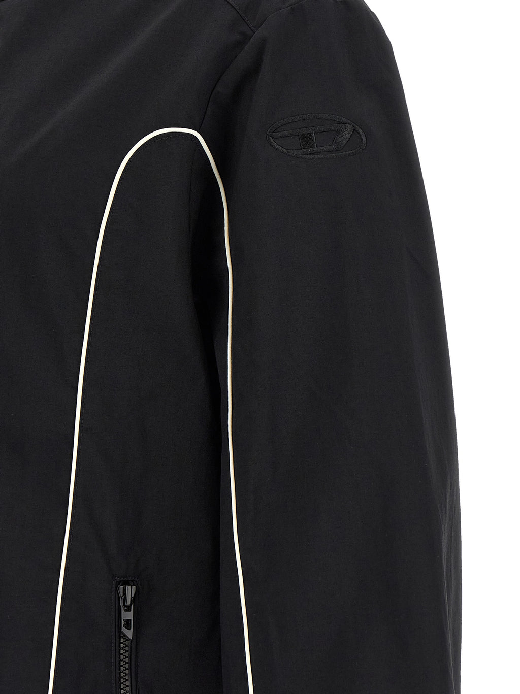Veste Diesel noire en polyamide avec coque imperméable, fermeture zippée et col montant, vêtement outdoor élégant.