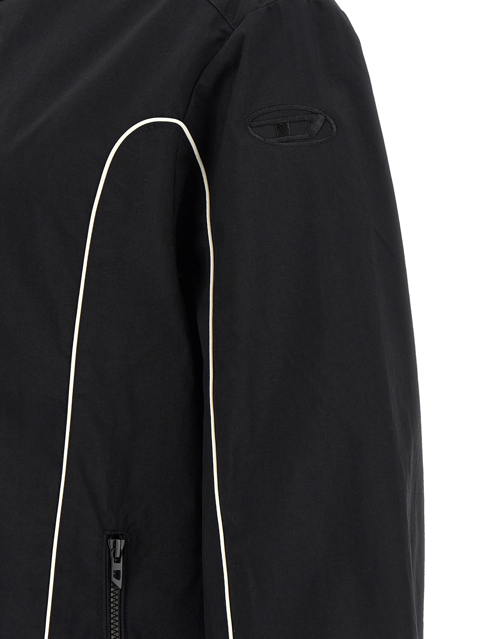 Veste Diesel noire en polyamide avec coque imperméable, fermeture zippée et col montant, vêtement outdoor élégant.