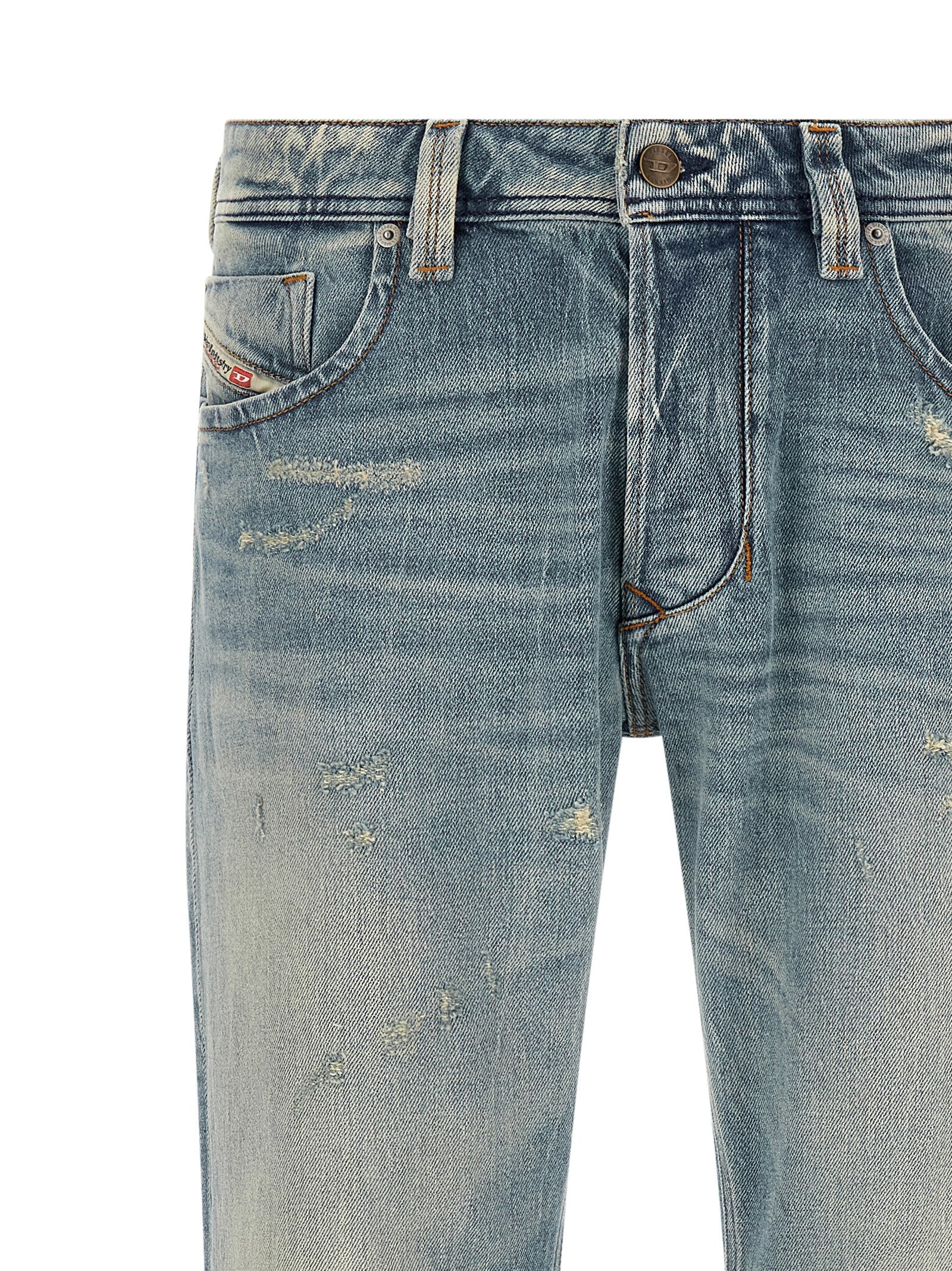 Jeans droits en coton bleu de marque Diesel, vue de face, avec détails classiques et coupe ajustée.