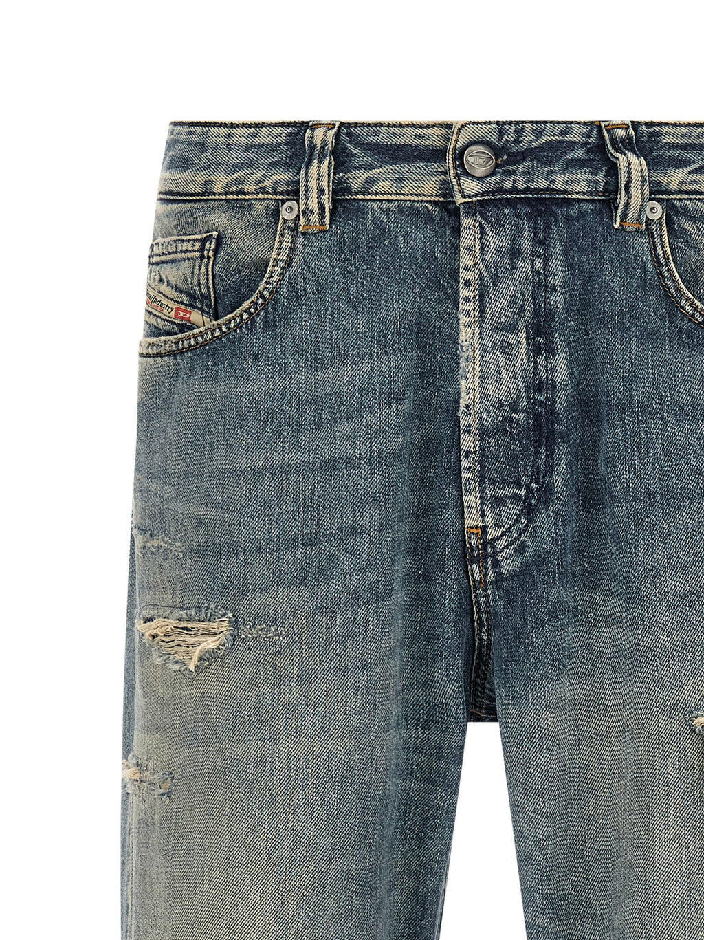 Jeans Diesel en coton bleu, coupe tapered, visibles en gros plan sur l'image 10993402.