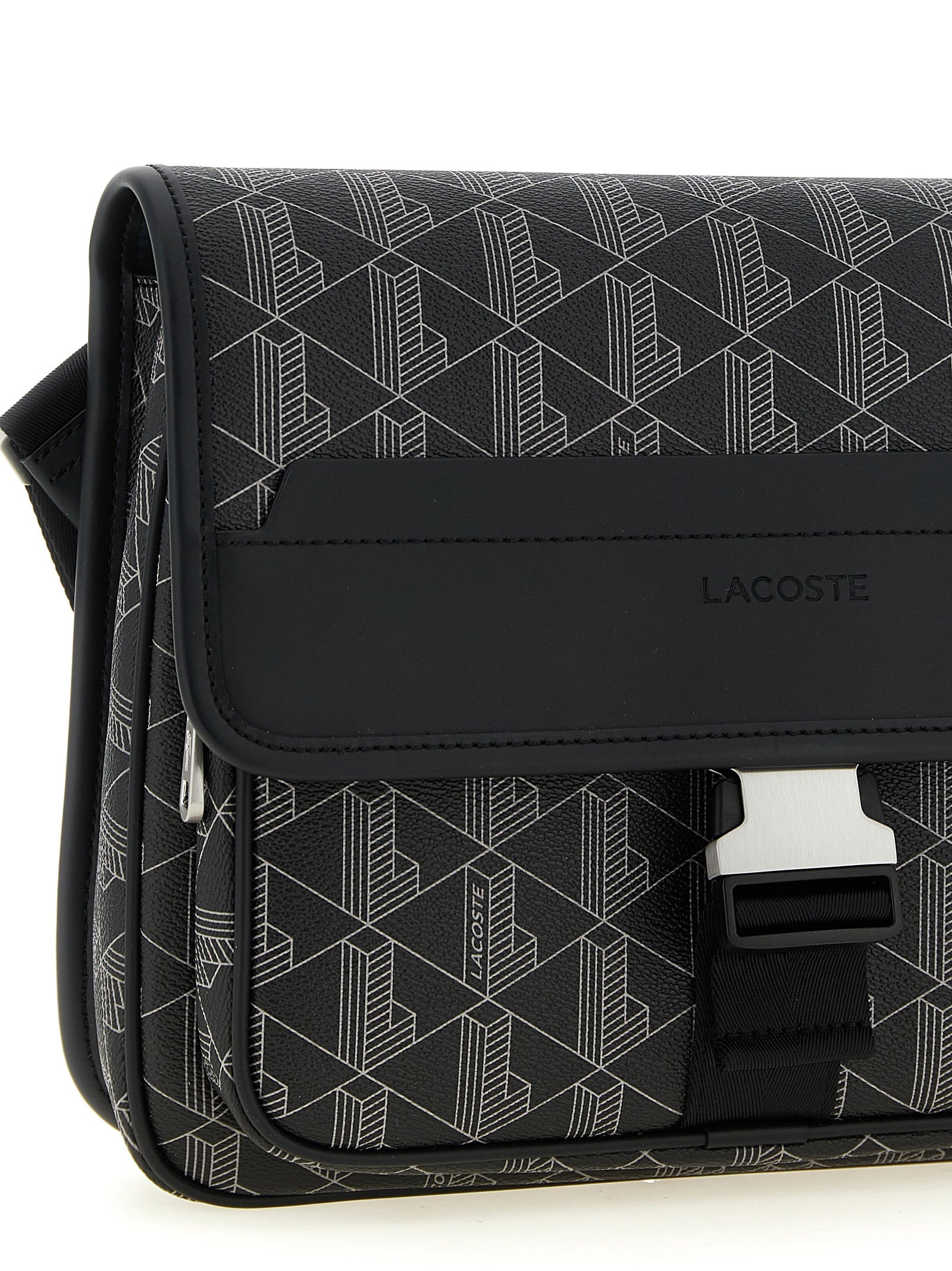 Sac à bandoulière en PVC noir Lacoste, style élégant avec logo Lacoste visible, idéal pour un look moderne et pratique.