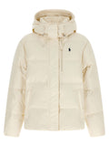 Veste longue en polyester blanche de Polo Ralph Lauren, style classique, avec col et fermeture à glissière visible.
