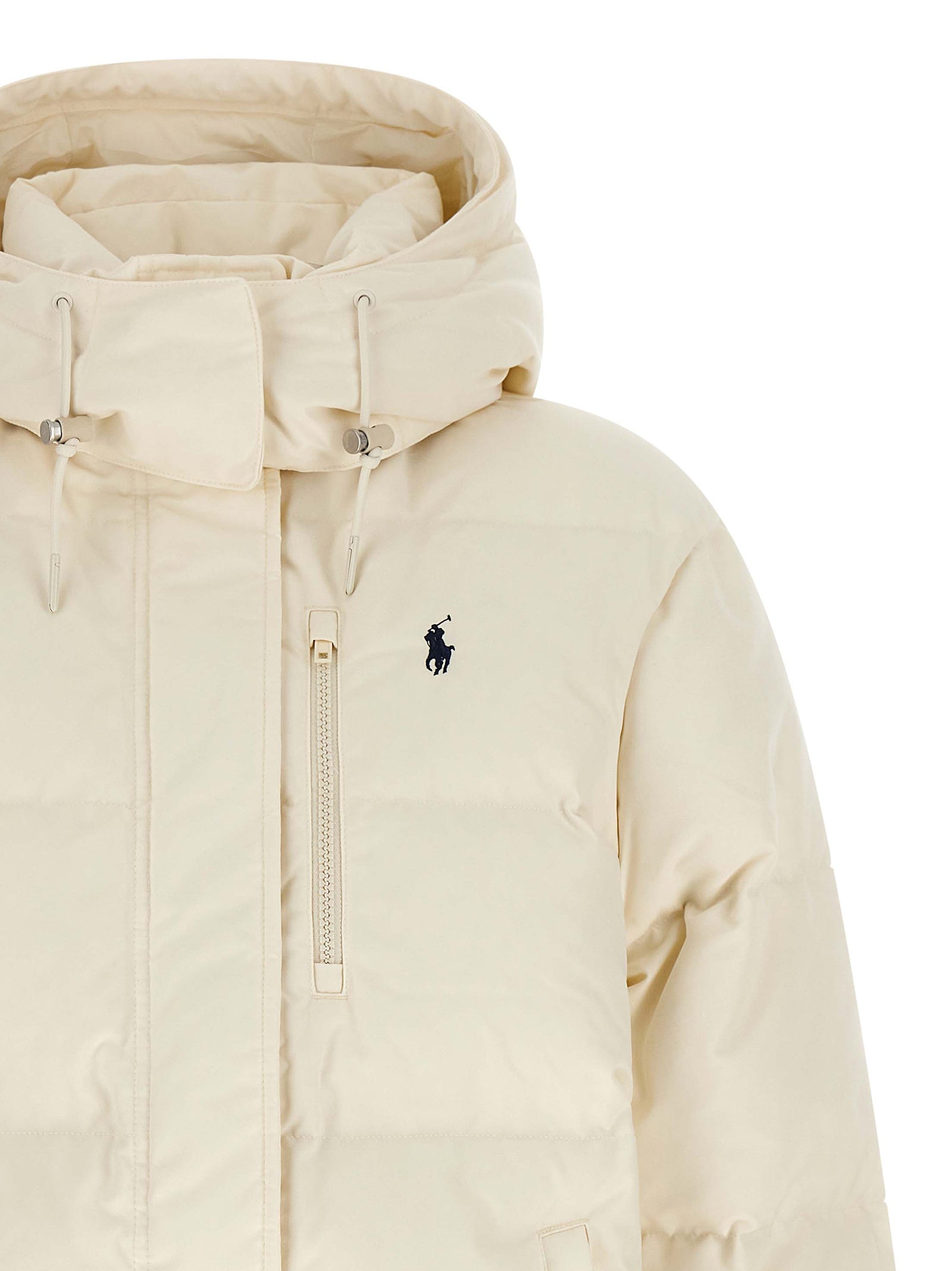 Veste longue en polyester blanche de Polo Ralph Lauren, style classique et coupe élégante, vue de face sur fond neutre.