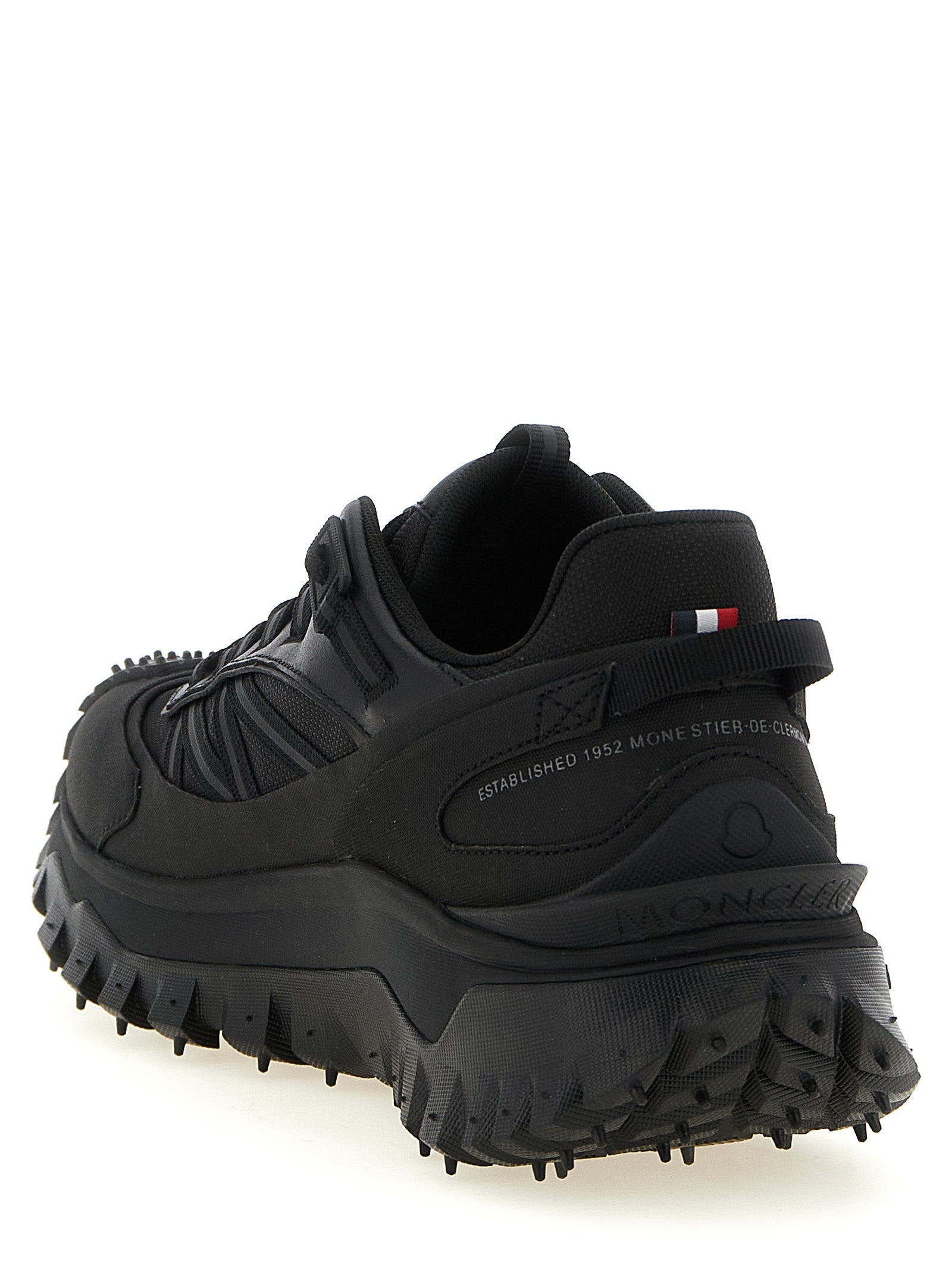 Chaussures de sport en cuir noir Moncler, baskets athlétiques élégantes avec design moderne et détails en cuir.