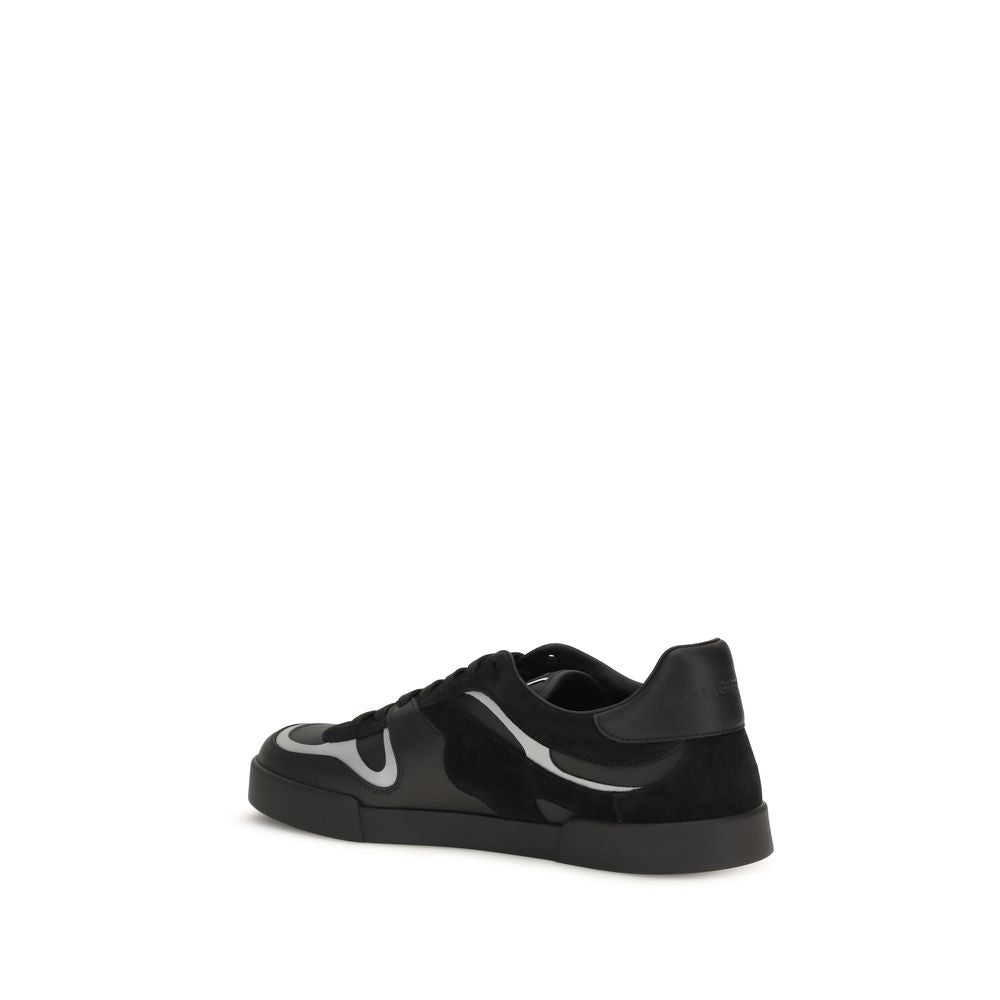 Sneakers noires en cuir de veau Dolce & Gabbana Bos Taurus, style moderne avec détails élégants et semelles blanches.