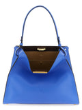 Sac à main Fendi en cuir de veau bleu, élégant et sophistiqué, avec détails en finition de haute qualité.
