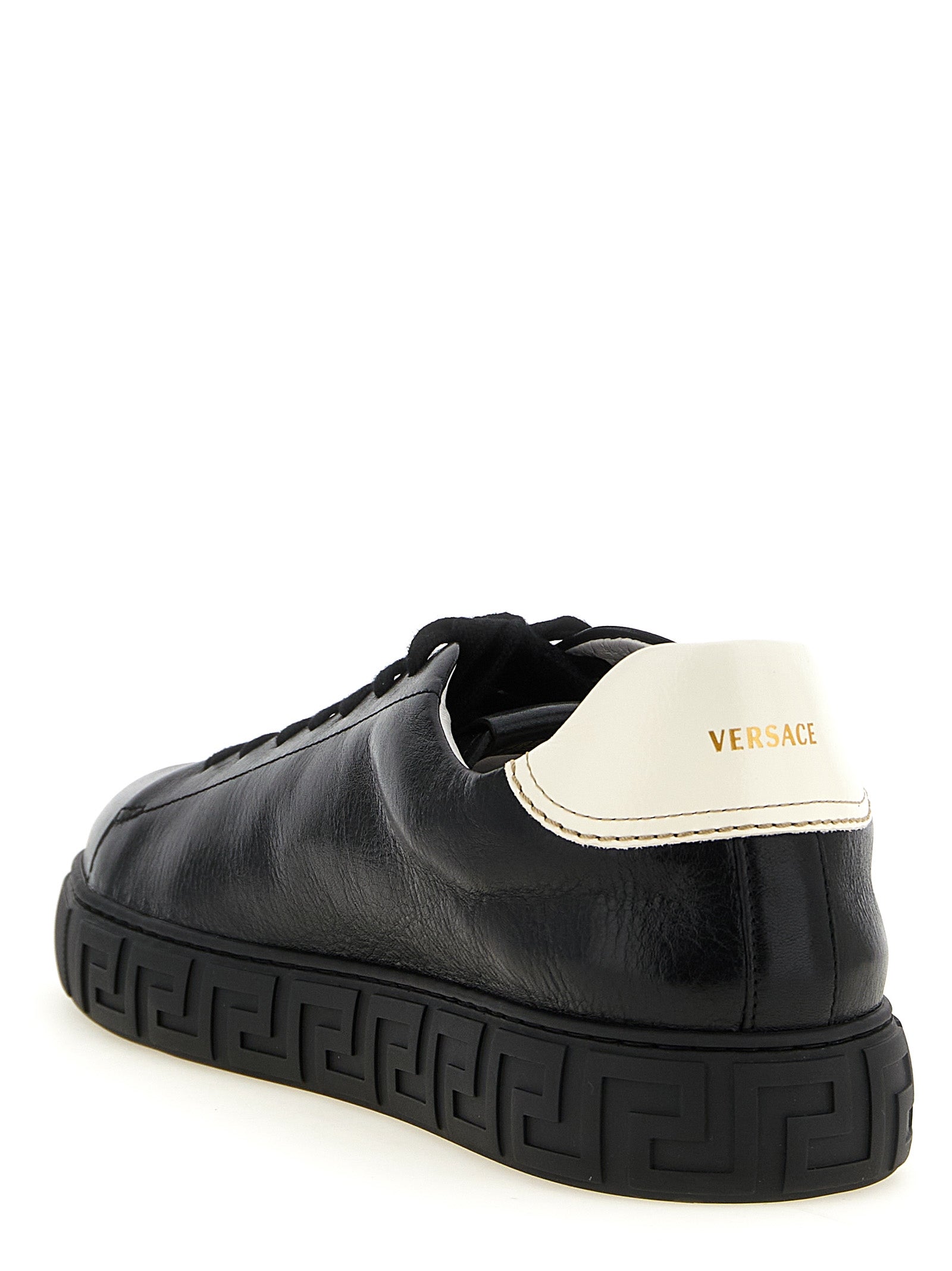 Chaussures basses en cuir bicolore de Versace, baskets basses élégantes pour hommes avec logo distinctif.