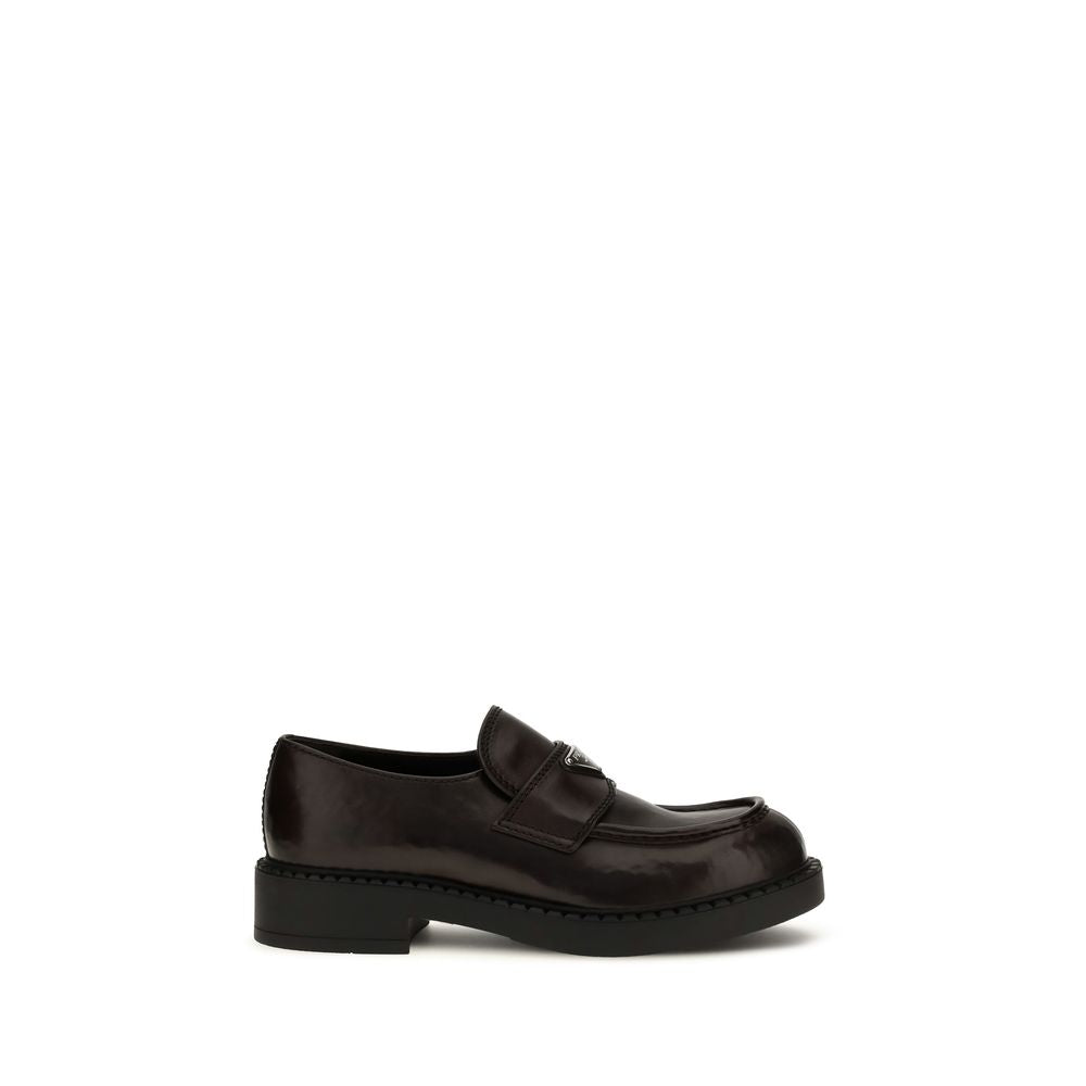 Chaussures Prada Bos Taurus en cuir de veau marron, mocassins slip-on élégants pour homme.