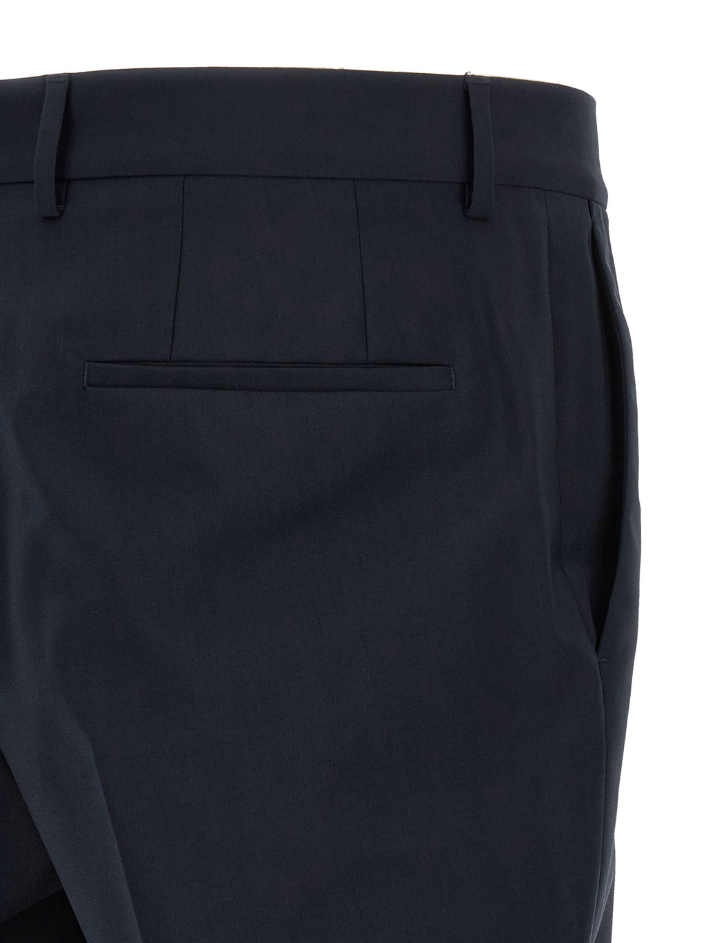 Costume deux pièces en laine vierge bleue de Hugo Boss, veste et pantalon élégants pour homme.