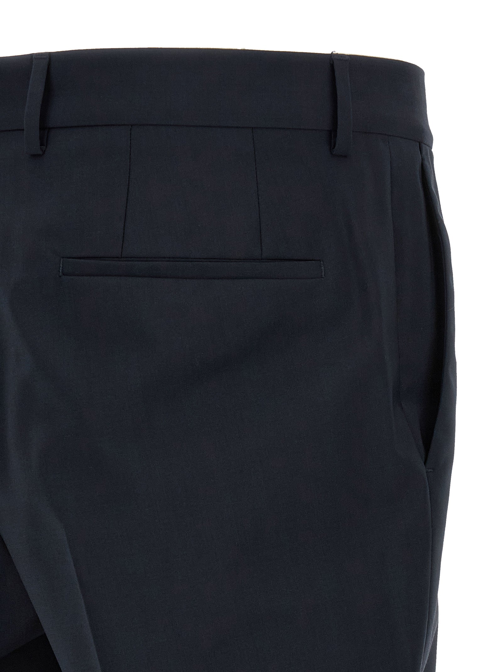 Costume deux pièces en laine vierge bleue de Hugo Boss, veste et pantalon élégants pour homme.