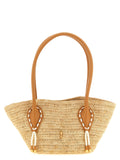 Sac porté Christian Louboutin en rafia beige, sac tote élégant avec poignées et logo de la marque.