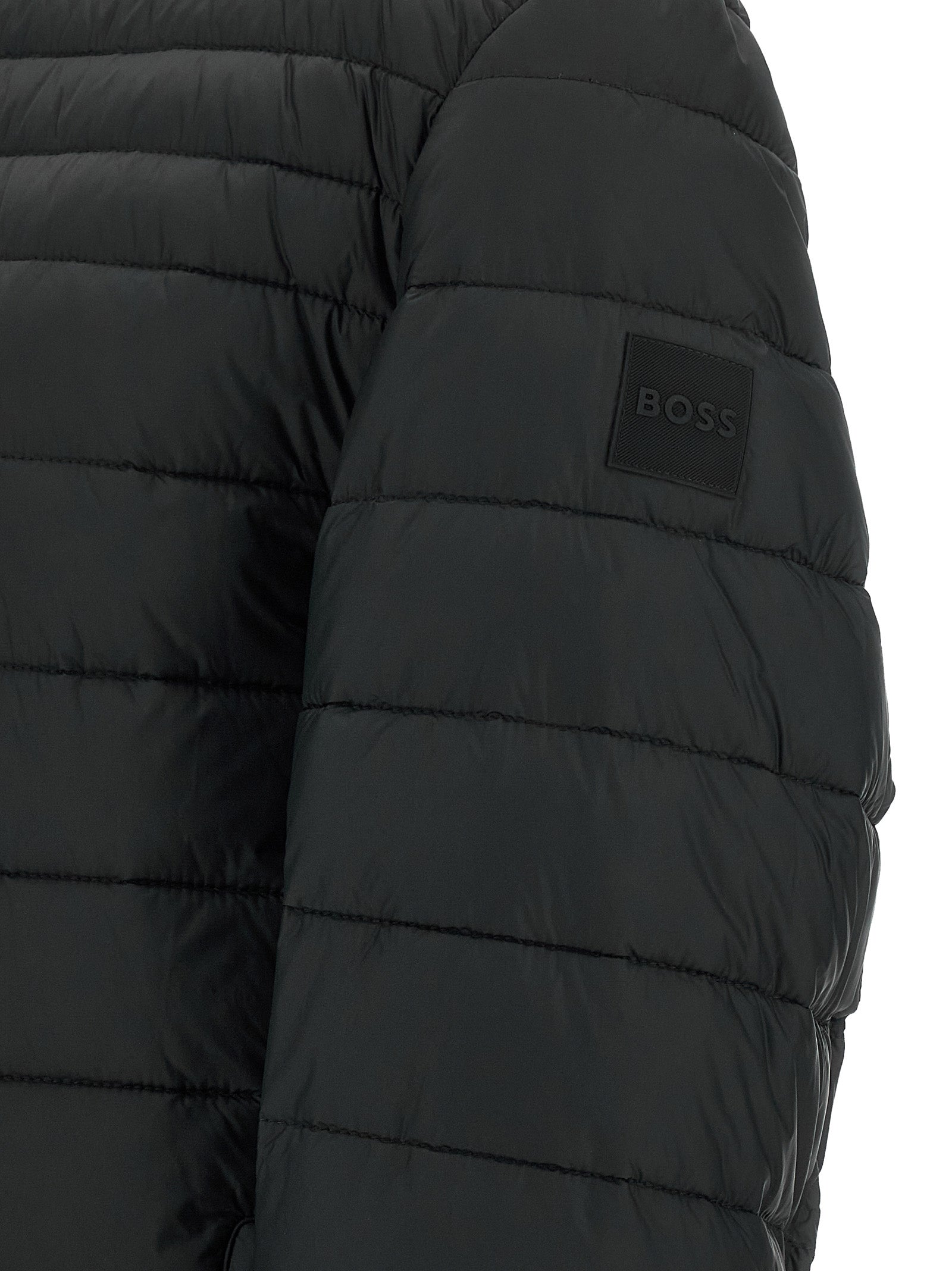 Veste longue Hugo Boss en polyamide recyclé noir, coupe élégante, détails modernes, tissu durable et respectueux de l’environnement.