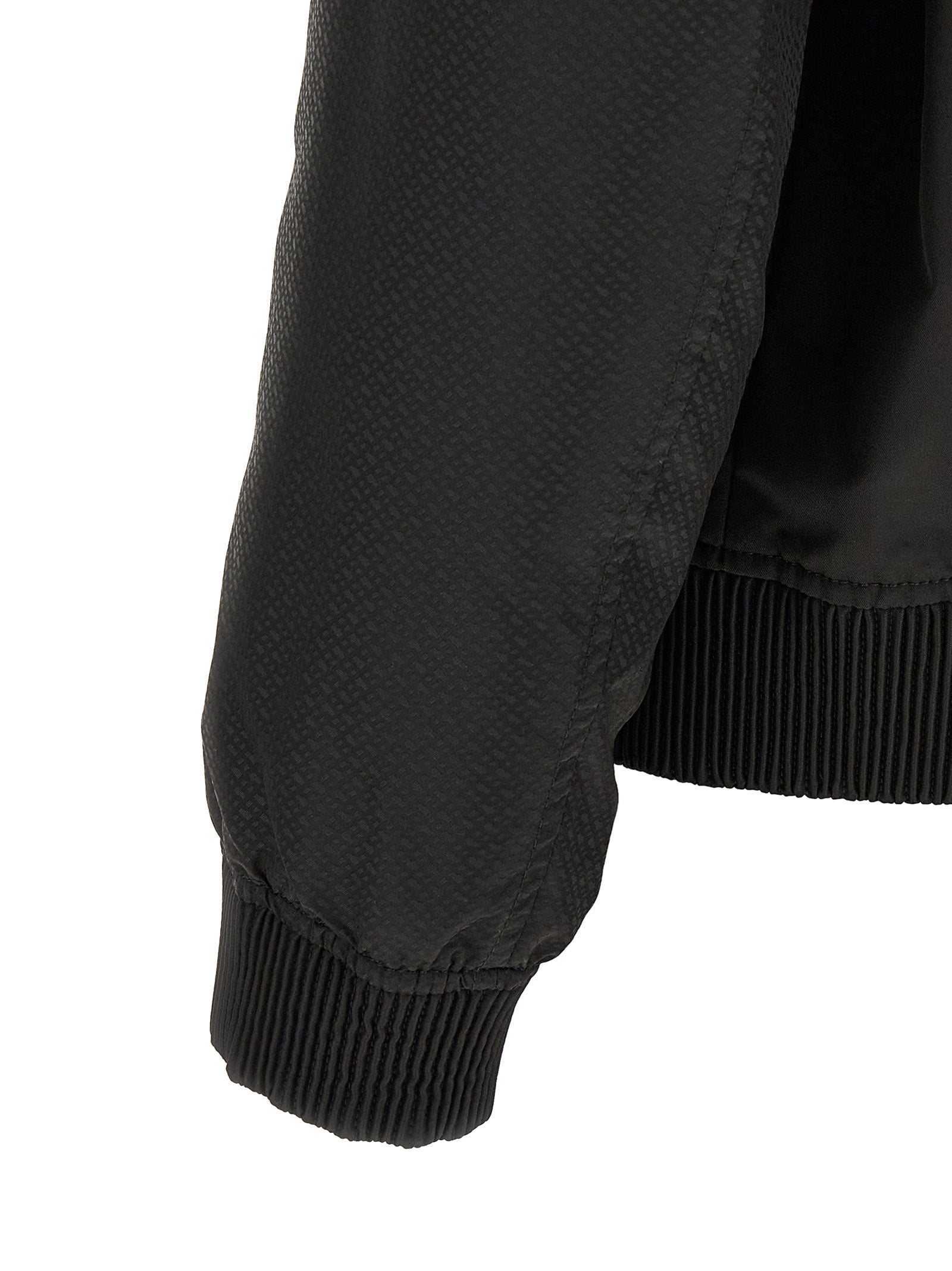 Veste bomber noire en polyester de Hugo Boss, coupe moderne avec col ras du cou et poches latérales.