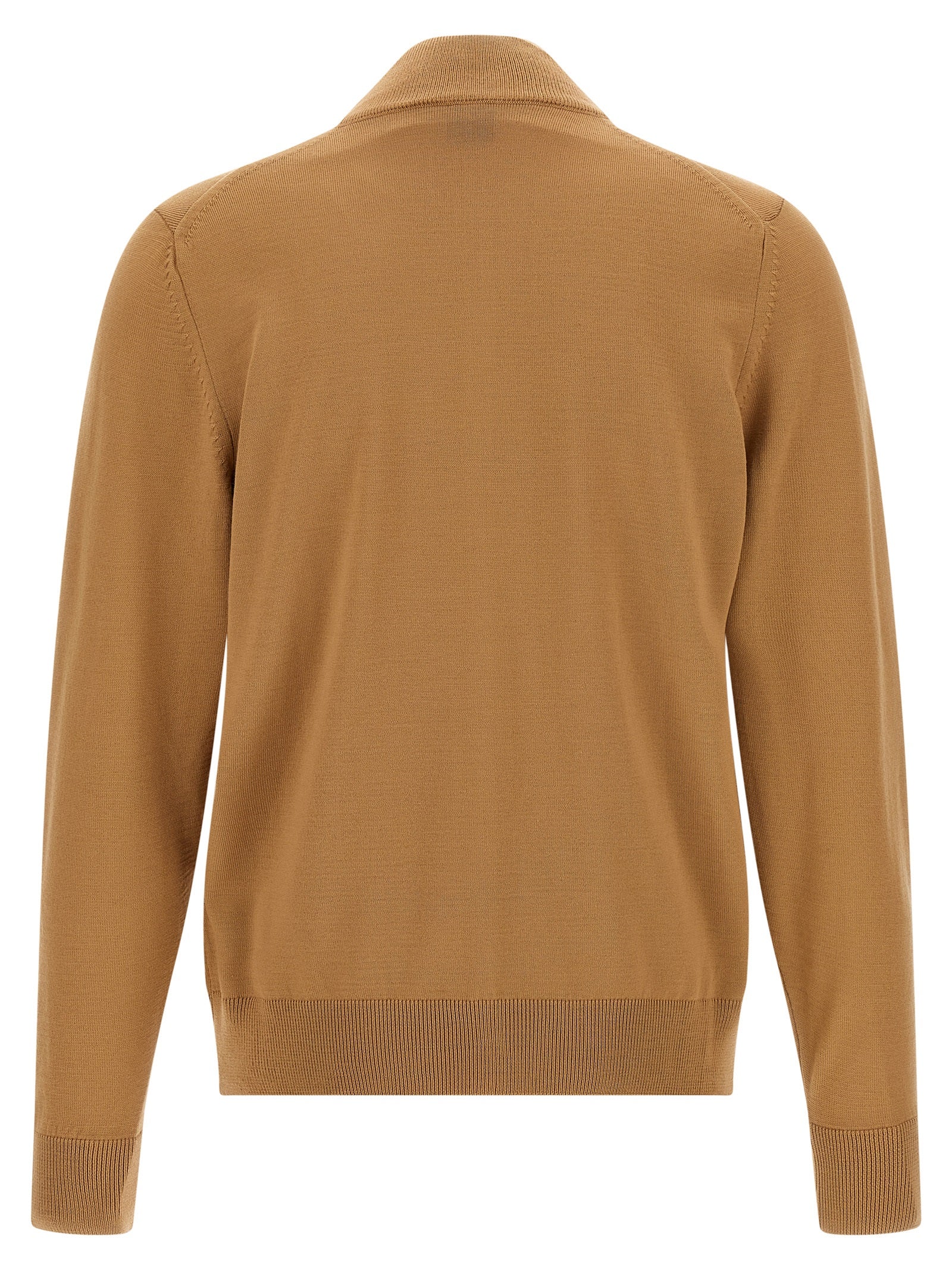 Cardigan en laine vierge marron de Hugo Boss, coupe classique, porté sur un mannequin, détails de texture visible.