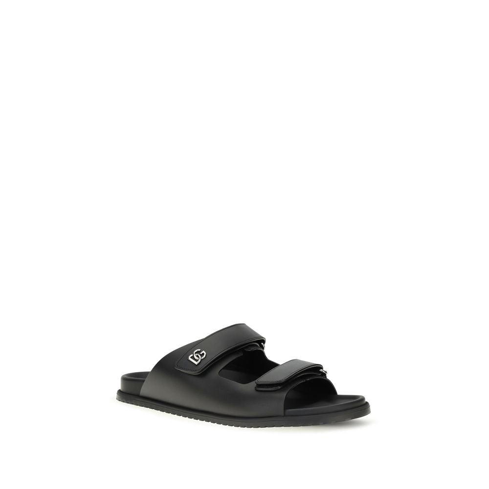 Sandales plates en cuir de veau noir Dolce & Gabbana Bos Taurus, avec design élégant et finition soignée.