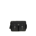 Sac à bandoulière Prada noir en polyamide, avec détails élégants et design moderne, visible en gros plan.
