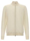 Cardigan en laine vierge blanche de Hugo Boss porté par un mannequin, détail du col et des boutons, mode élégante et sophistiquée.