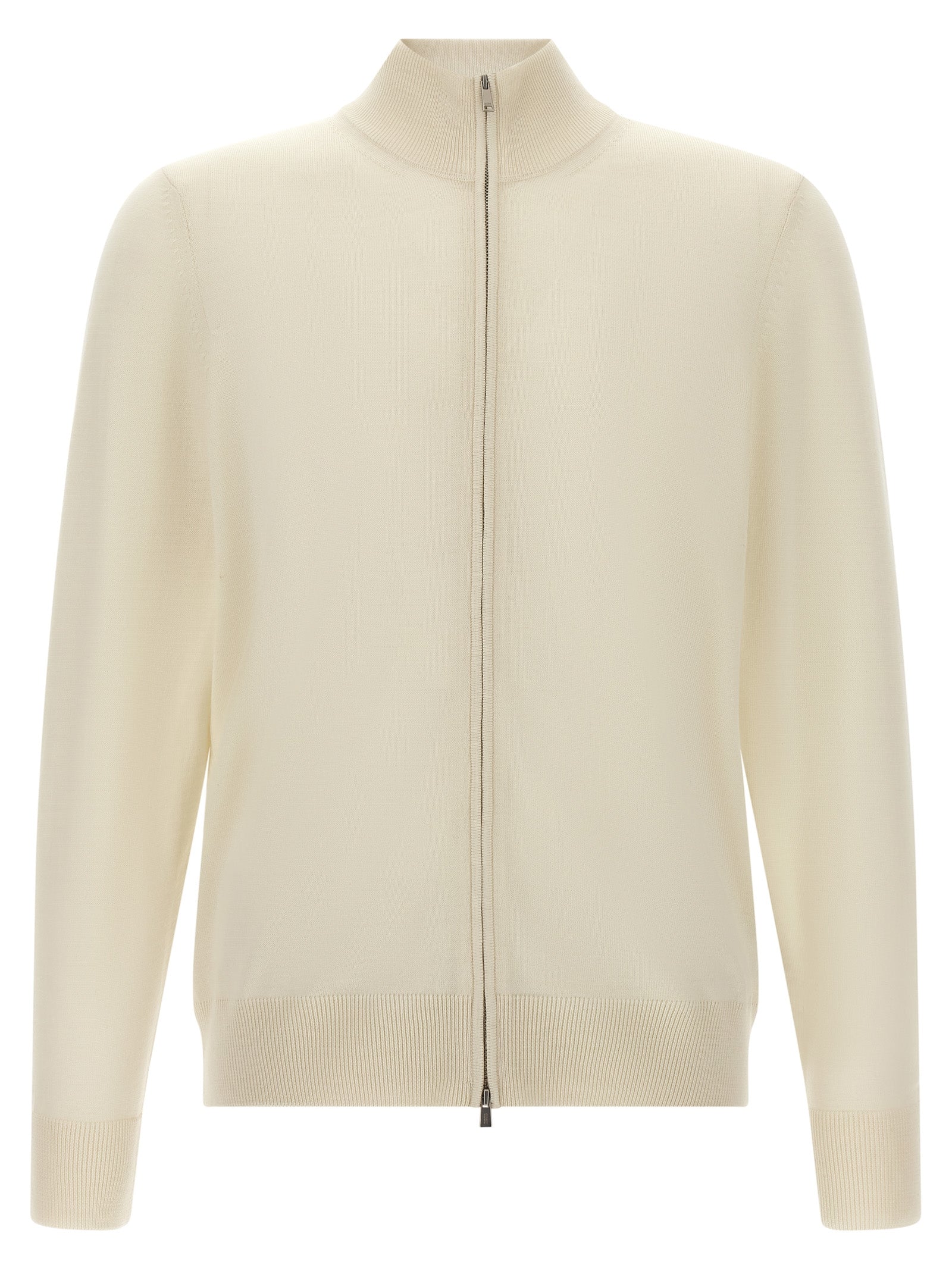 Cardigan en laine vierge blanche de Hugo Boss porté par un mannequin, détail du col et des boutons, mode élégante et sophistiquée.