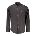 Chemise noire en coton pour hommes de Guess Jeans, avec col classique et manches longues, affichée sur un mannequin.