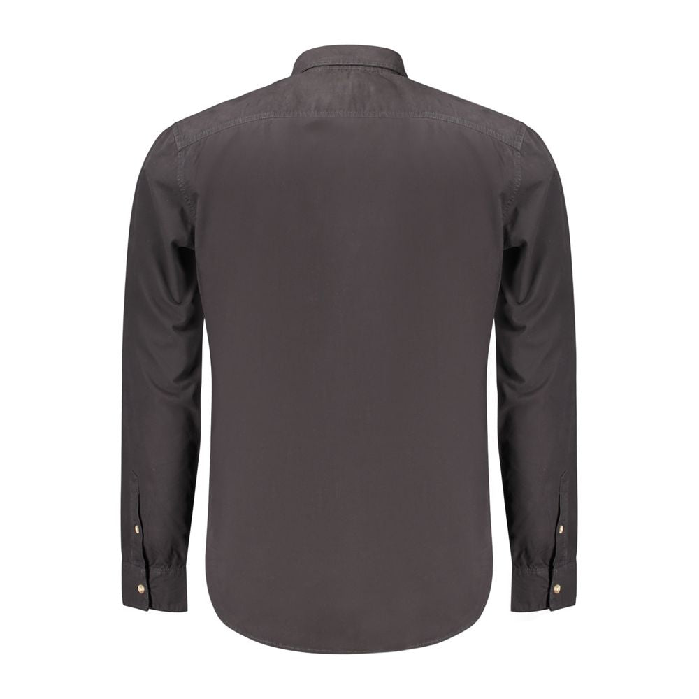 Chemise noire en coton pour homme de la marque Guess Jeans, détails du tissu et coupe visible sur l'image.