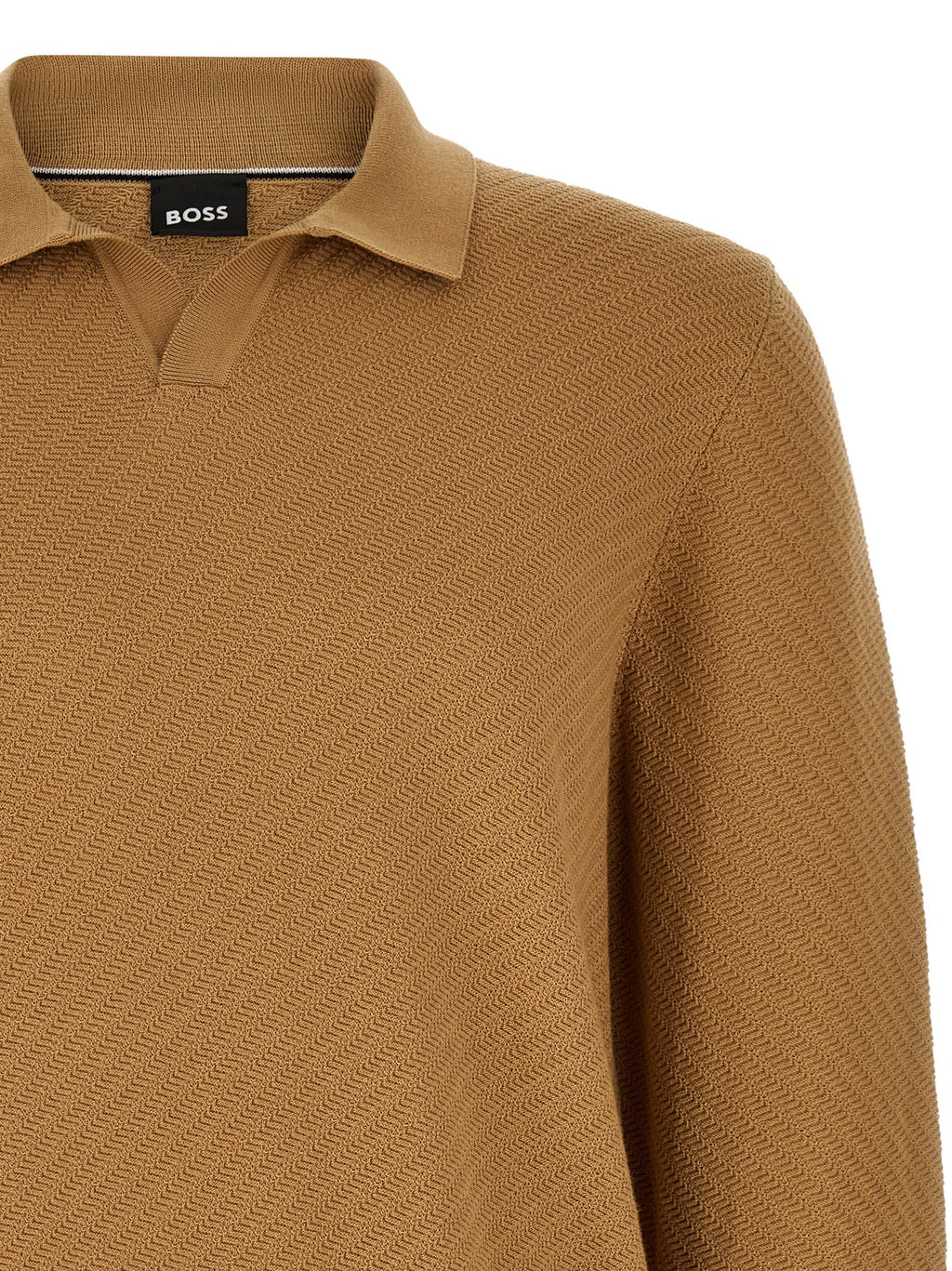 Chemise polo marron en coton de la marque Hugo Boss, vue de face sur un fond neutre.
