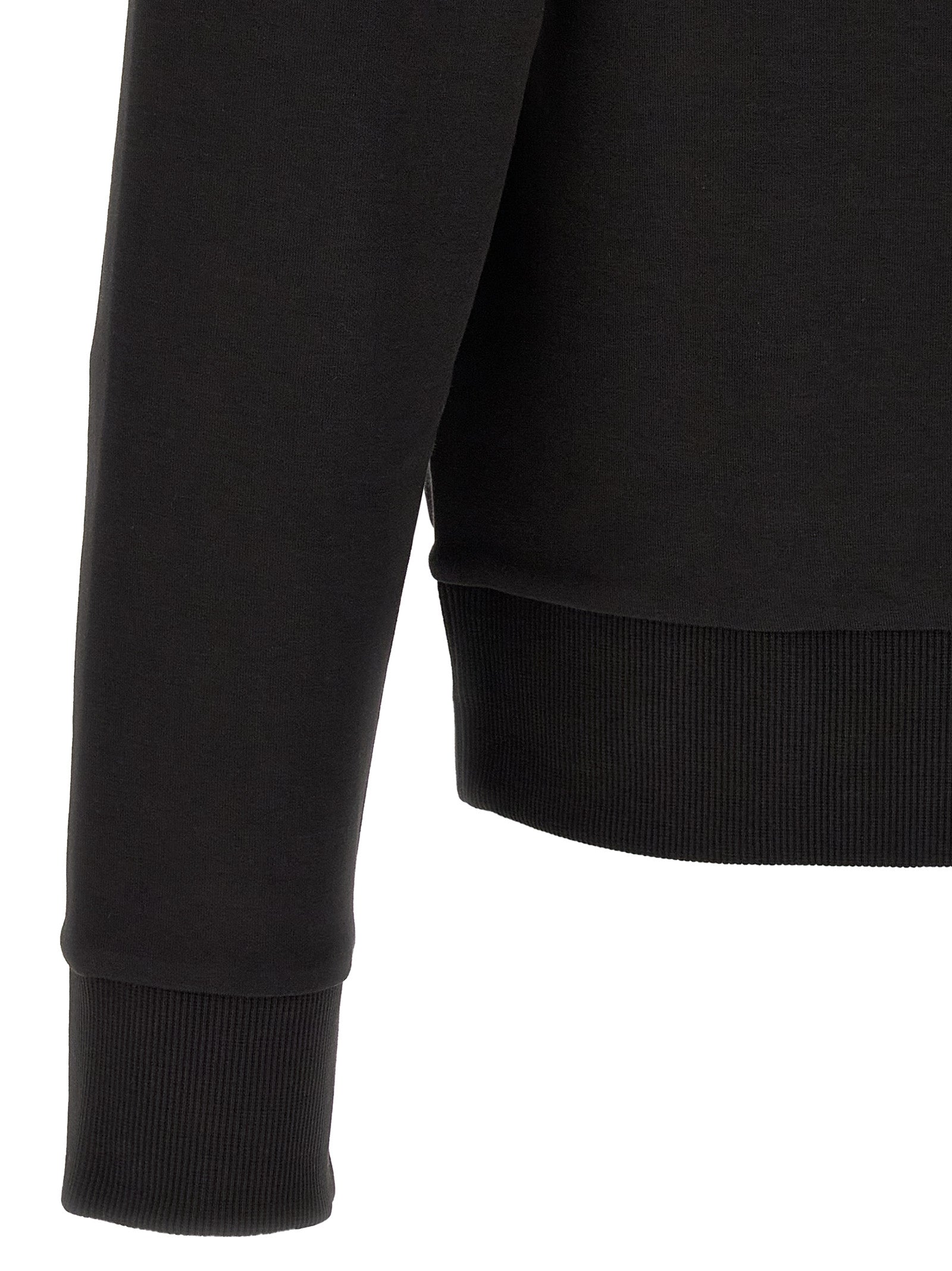 Sweatshirt noire en coton de la marque Hugo Boss, coupe classique, avec logo discret sur la poitrine, vue de face.