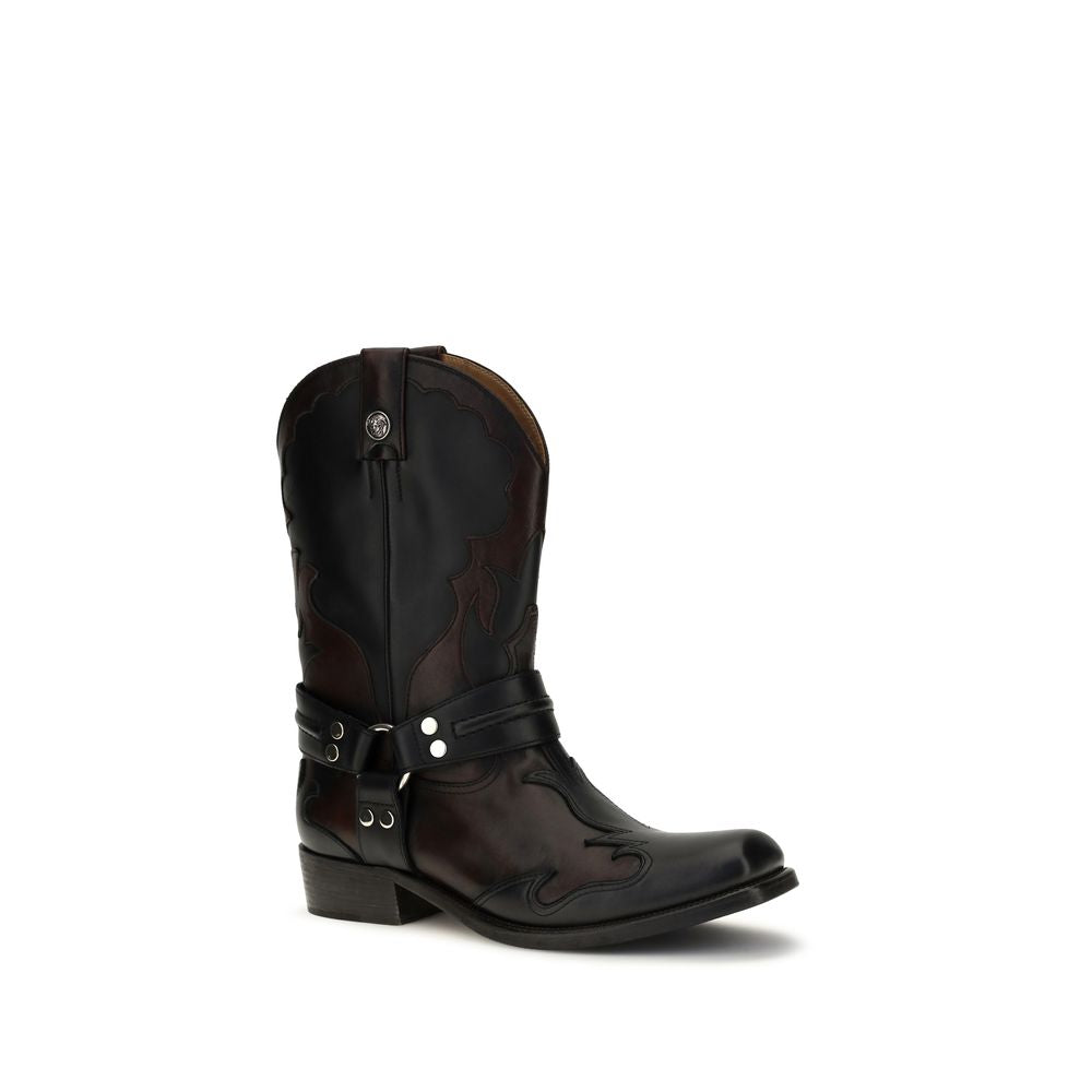 Bottes Bos Taurus en cuir de veau noir de Versace, style élégant et sophistiqué, visibles avec détails de la marque.