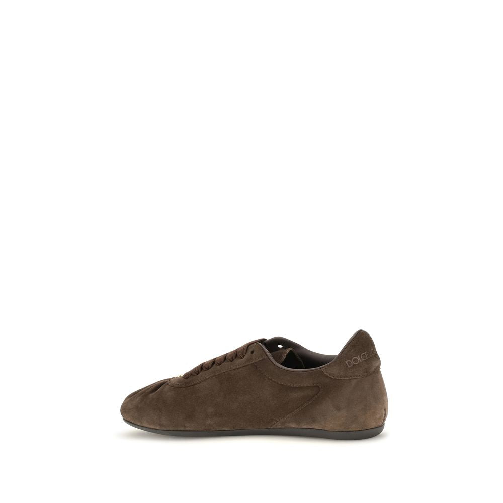 Chaussures basses en daim marron de Dolce & Gabbana, sneakers en cuir souple avec détails élégants.