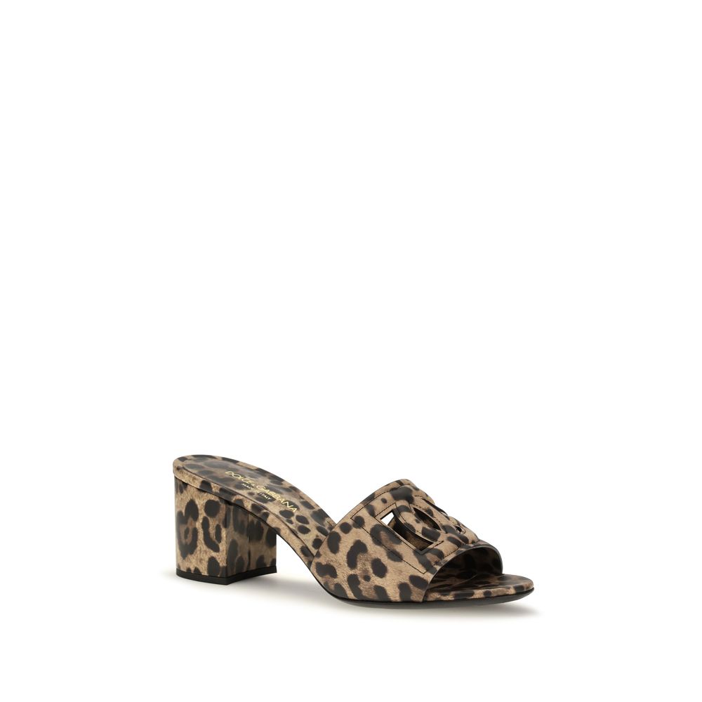 Mules Dolce & Gabbana en cuir de veau beige Bos Taurus, chaussures élégantes pour femmes.