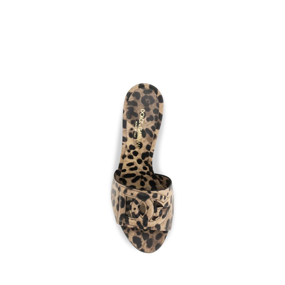 Mules Dolce & Gabbana en cuir de veau beige, style Bos Taurus, élégantes et confortables pour femme.