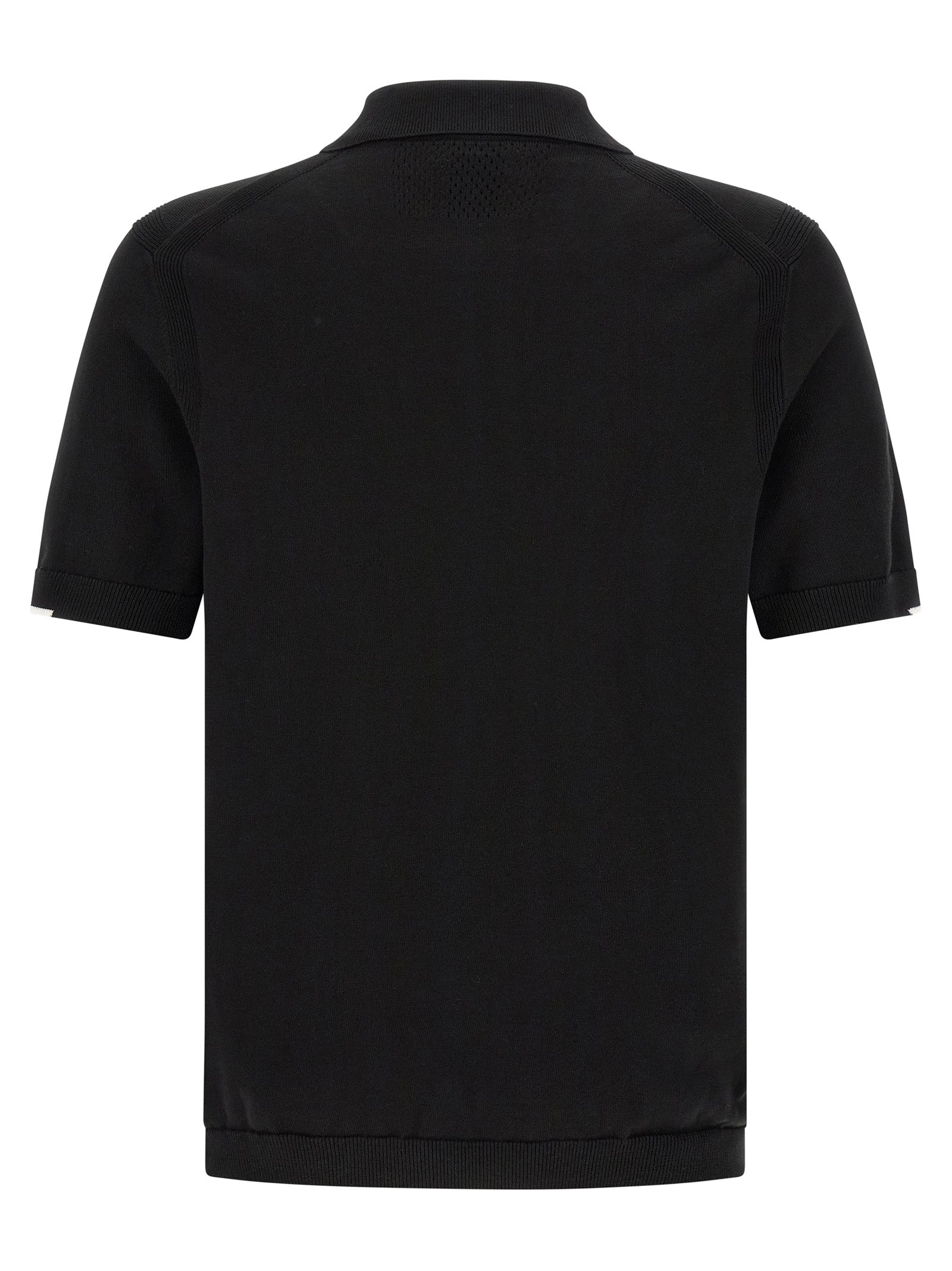 Chemise polo en coton noir de la marque Hugo Boss, vue de face, avec col et boutons visibles.