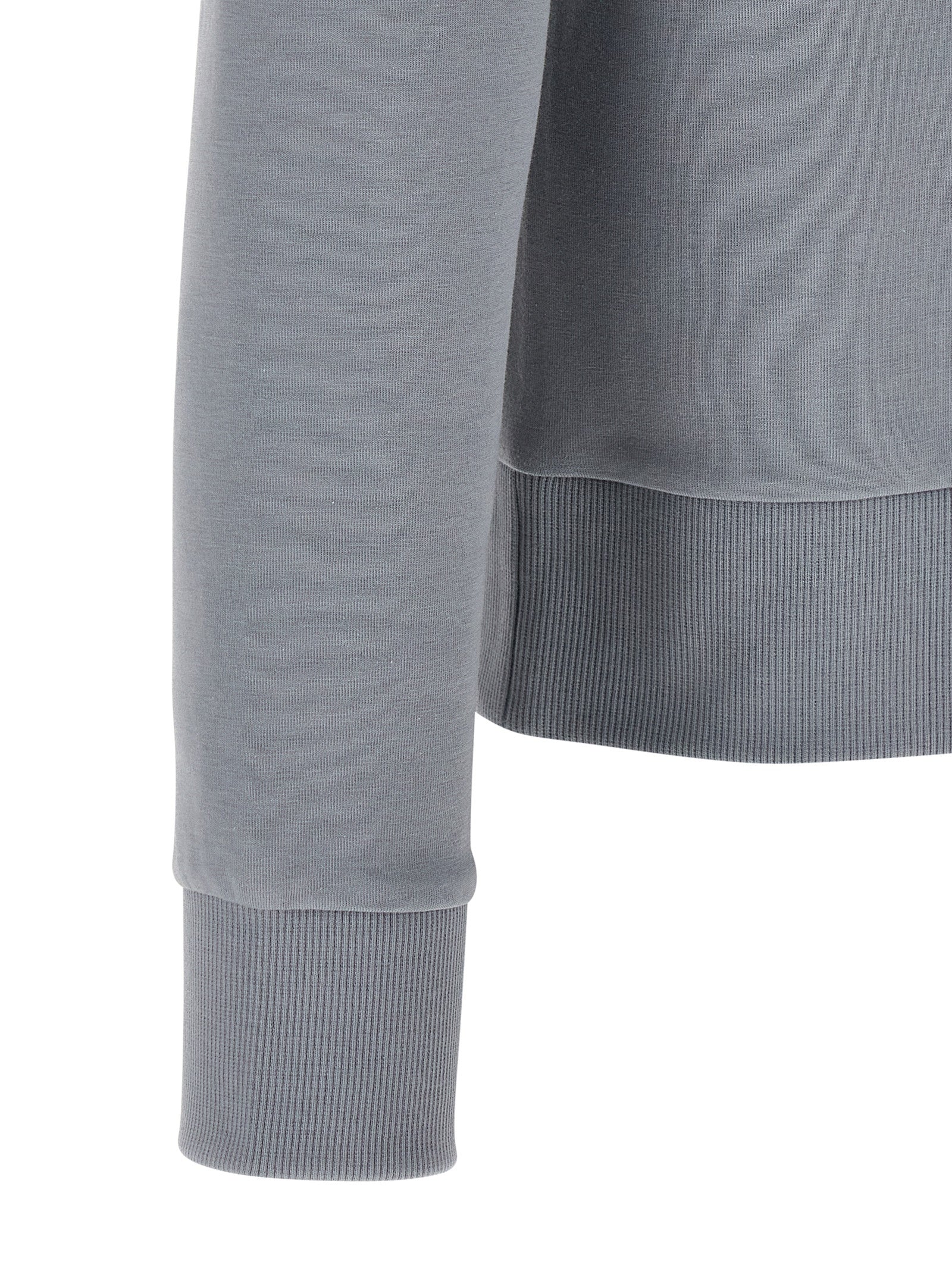 Sweatshirt en coton gris Hugo Boss, style décontracté avec logo discret, porté par un mannequin.